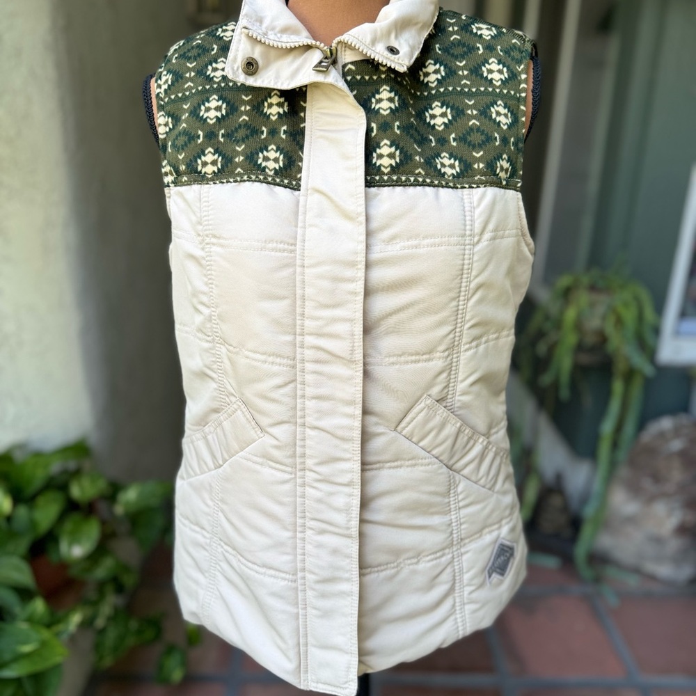 Women's Medium Beaver Canoe Puffer Vest